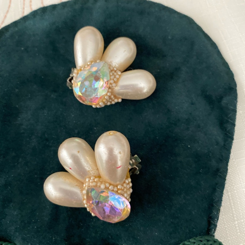 Wendy Gell pearl earrings
